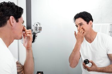 【メンズ向け】クレンジングと洗顔はどちらが先？スキンケアの順番を解説